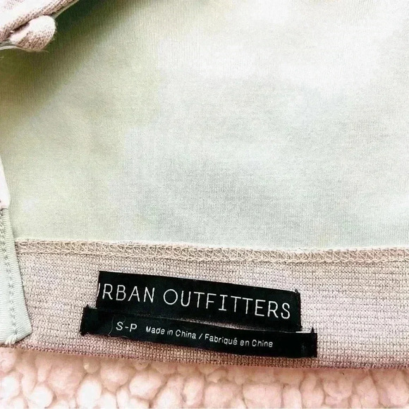 Urban Outfitters Silver Sparkle “70’s” Cropped Tie Back Halter Top Size S - Picture 10 of 13